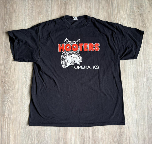 Large - Classic Hooters Topeka Kansas T-Shirt